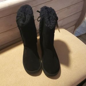Womans MukLuks Boots